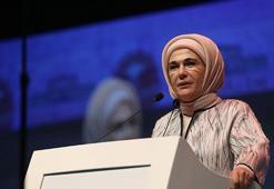 Emine Erdoğan, Bezmialem Vakıf Üniversitesi’nin mezuniyet törenine katıldı