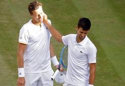 Novak Djokovic sahadan çekildi