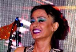 Yıldız Tilbe'nin kolundaki yaralar ellerine sıçradı