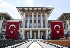 Külliye'ye dev bayraklar asıldı
