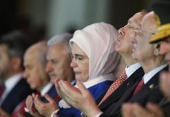 Cumhurbaşkanı Erdoğan Meclis'teki duaya böyle eşlik etti