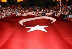 Vatandaşlar 81 ilde 'Demokrasi Nöbeti'nde!