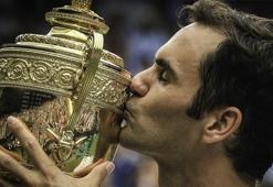 Federer bir kez daha tarihe geçti