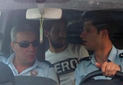 ‘Hero’ yazılı tişört emniyeti alarma geçirdi