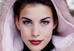Liv Tyler'ın kızı Antalya'da denizle tanıştı!