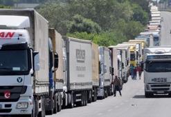 Kapıkule'de 7 kilometrelik tır kuyruğu