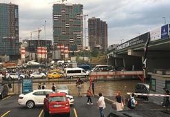 İstanbul'da trafik kilitlendi, seferler iptal oldu!