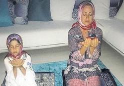 Namaz pozu olay oldu!