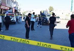 Boşanmak isteyen eşi ve kızını sokakta tabancayla öldürdü