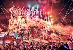 Tomorrowland alev aldı
