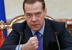 Son dakika! Rusya Başbakanı Medvedev: ABD ticaret savaşı ilan etti