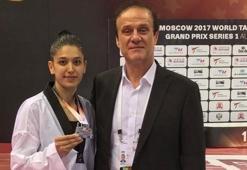 Milli sporcu Nur Tatar'dan gümüş madalya