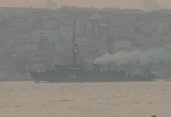 Rus savaş gemisi İstanbul Boğazı’ndan geçti