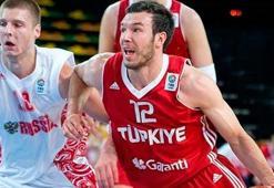 İki oyuncu kadrodan çıkartıldı