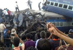 Hindistan'da tren raydan çıktı: 20 ölü, 150 yaralı