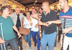 Ali Ağaoğlu'nun etrafını sarıp...
