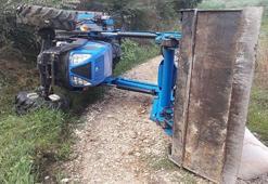 İş makinesinin altında kaldı, 'yolda bulduk' dediler