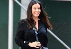 Liv Tyler siyahlar içinde