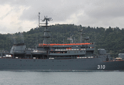Rus savaş gemisi İstanbul Boğazı’ndan geçti