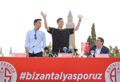 Dünya yıldızı imzayı attı