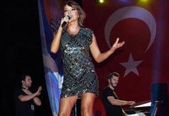 Zafer Bayramı'nda Nilüfer ve Bengü sürprizi!