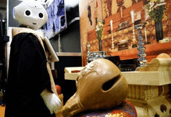 Robot rahip cenaze törenini yönetecek!