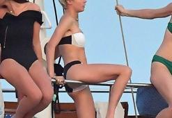 Cara Delevingne çok fena yakalandı!