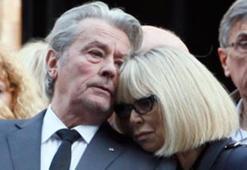 Dünyaca ünlü oyuncu Mireille Darc hayatını kaybetti!