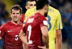 Emre Belözoğlu'dan Şener Özbayraklı'ya: "Senin oynayacağın topu..."