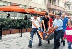 Tinerciler, parkta kızıyla  yürüyen babayı bıçakladı