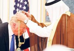 Suudiler Trump’a kürk kaftan hediye etmiş