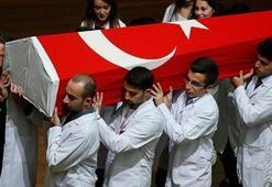 Türkiye'nin ilk kadın bakanına veda!