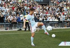 Emre Mor için imza töreni düzenledi