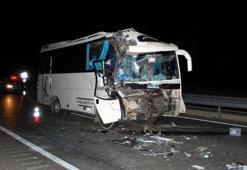 Manisa’da minibüs tıra arkadan çarptı; 16 yaralı