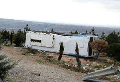 İran'da otobüs devrildi! Çok sayıda ölü