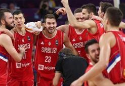 Sırbistan, Rusya'yı devirdi finale yükseldi!