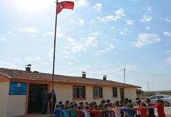 PKK'nın şehit ettiği Necmettin öğretmenin okulunda hüzünlü ders başı