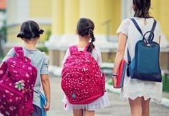 Okul çantasındaki tehlike: Skolyoz