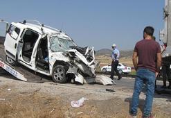 Merzifon'da duran kamyona çarpan araçtaki 3 kişi öldü