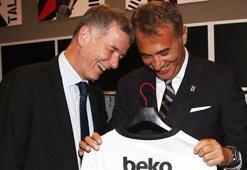 Büyükelçi Moore artık kongre üyesi!