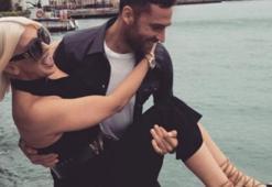 Tosic, Jelena'yı kucağına alıp...