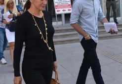 Murat Başoğlu ve Hande Bermek sahilde el ele