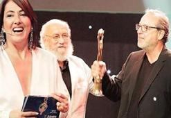 'Yüreğime ve sevgiye düşman olanla, gözlerim ve ellerim dost olamaz'