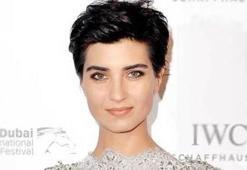 Tuba Büyüküstün 2005'e geri döndü!