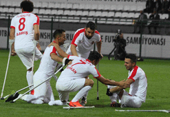 Ruslar çekilmek istedi! Milliler tarih yazdı