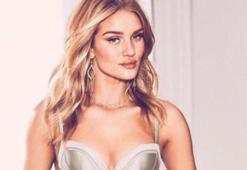 Rosie Huntington-Whiteley'den özel poz!