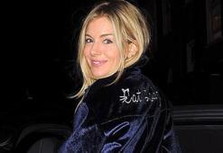 Makyajsız Sienna Miller'a büyük ilgi!