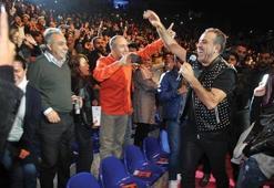 İzmir Marşı’nı okudu barıştık