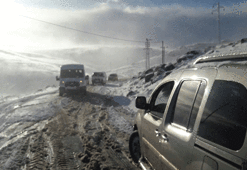 Ardahan’da kar yolları kapattı