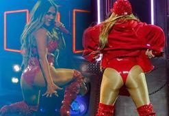 Jennifer Lopez sahnede poposunu gösterince...